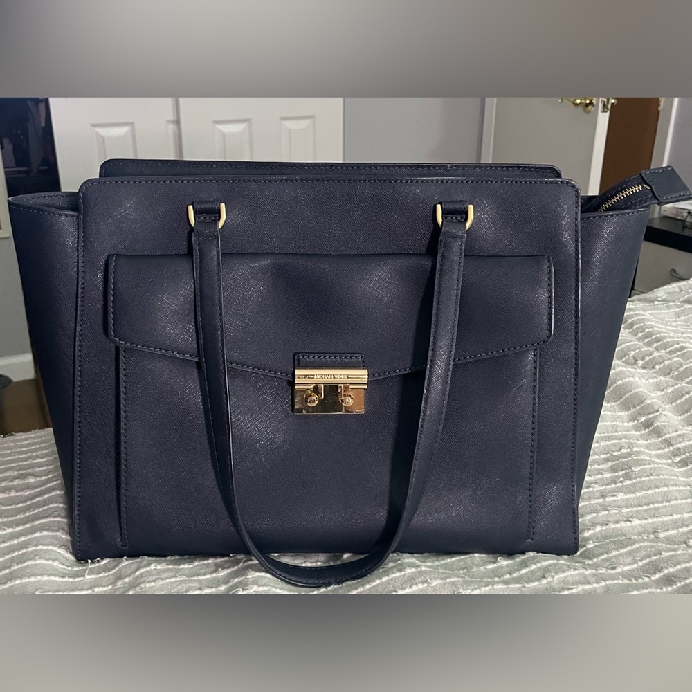 Michael Kors Essex Large East West Leather Tote in navy blue.